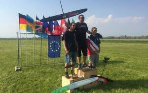 Fred Filliol, licencié AVV, signe une perf en Italie pendant la coupe du monde de planeur lancé main