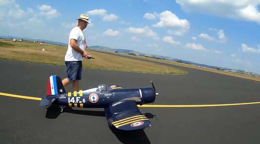 VIDEO : Le Corsair F4U de Papy Boyington au meeting de Saint-Flour - 13 août 2018